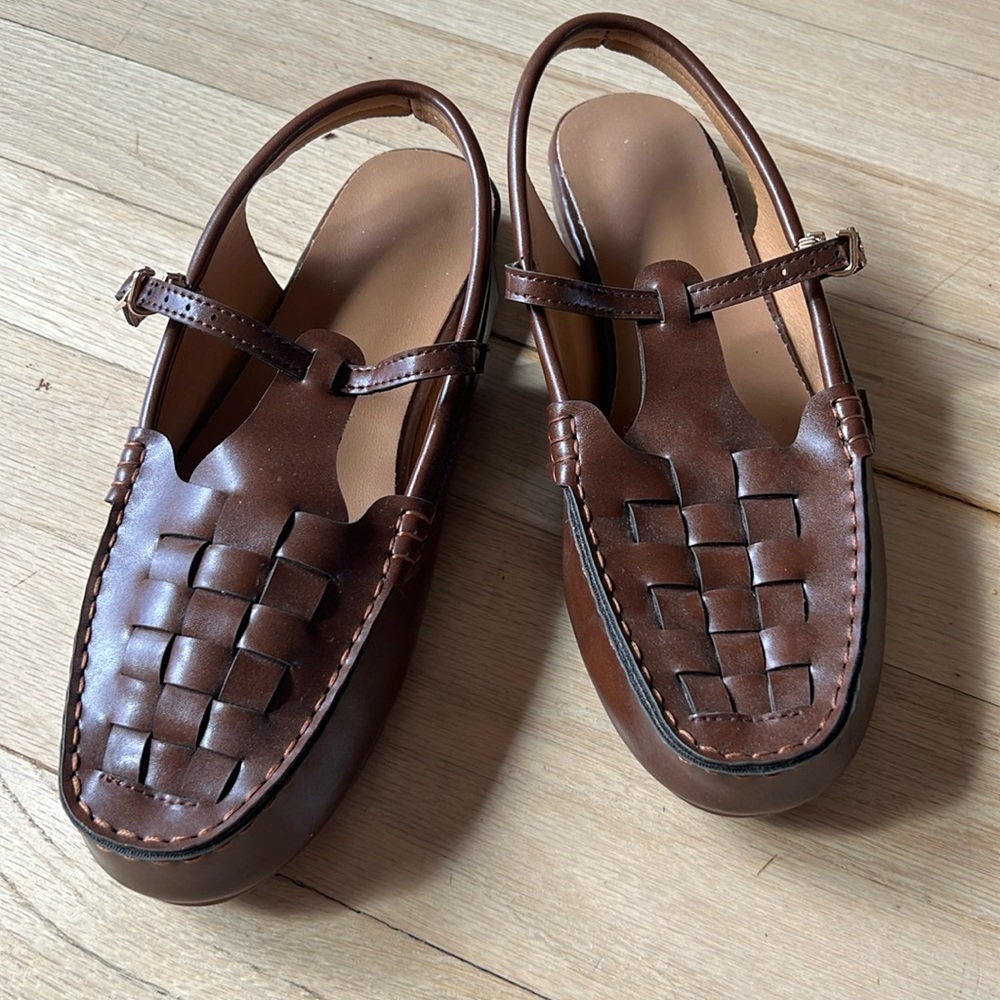 Sandals/flat shoes
